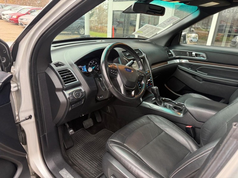 Ford Explorer Vehicle Image 10