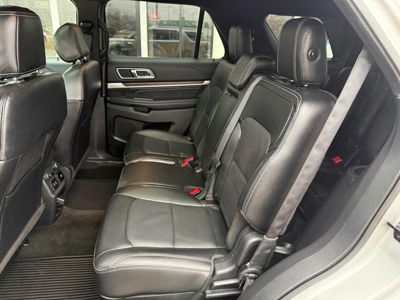 Ford Explorer Vehicle Image 11