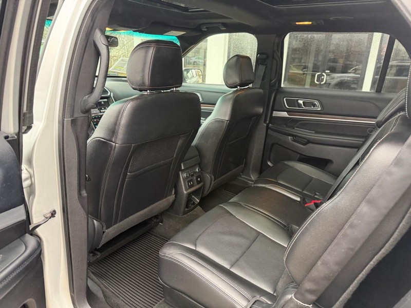 Ford Explorer Vehicle Image 12