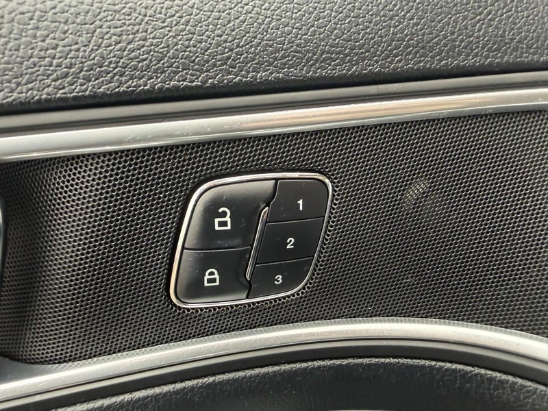 Ford Explorer Vehicle Image 23