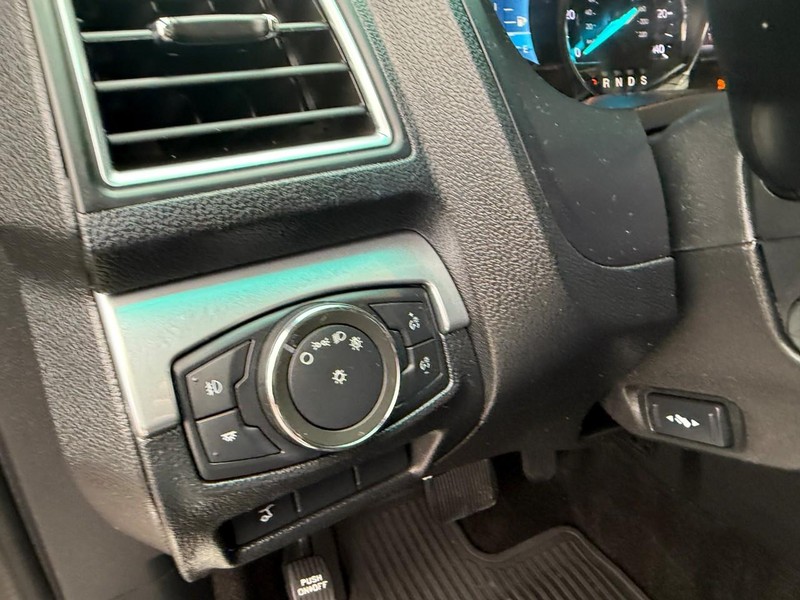 Ford Explorer Vehicle Image 24