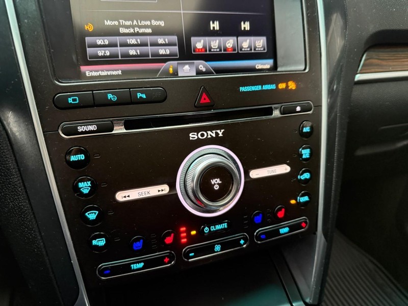 Ford Explorer Vehicle Image 33