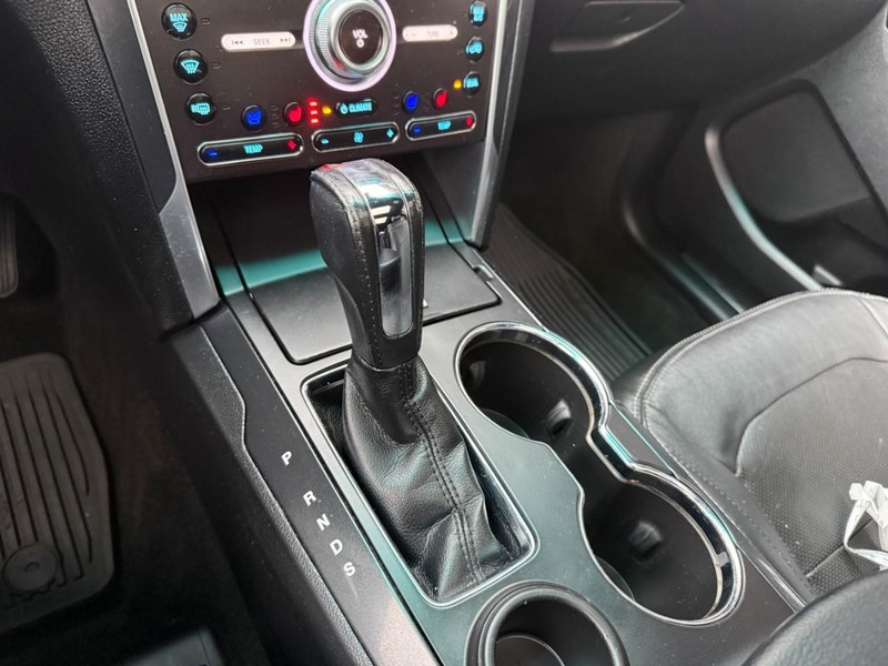 Ford Explorer Vehicle Image 35