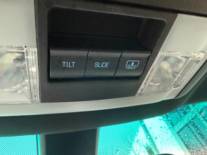 Ford Explorer Vehicle Image 36