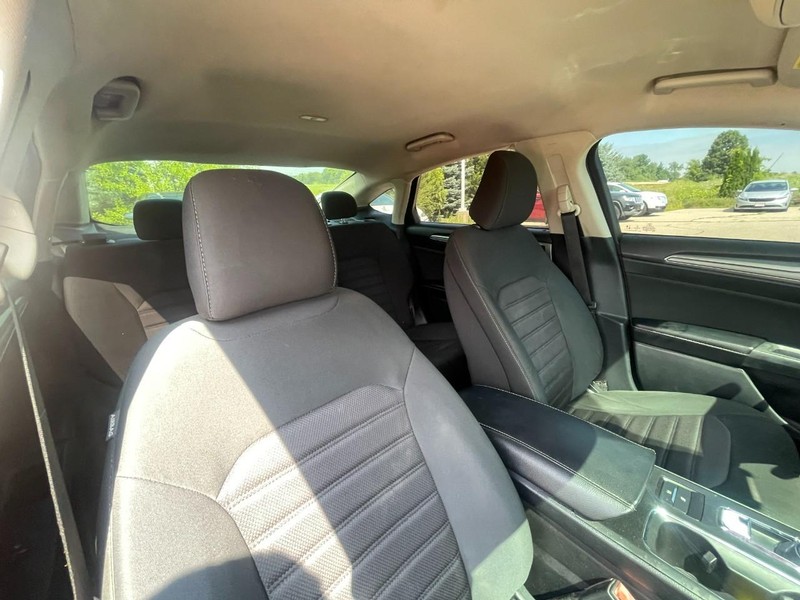 Ford Fusion Vehicle Image 04