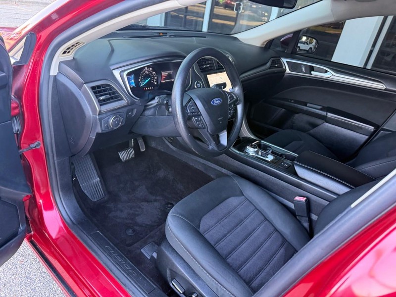 Ford Fusion Vehicle Image 10