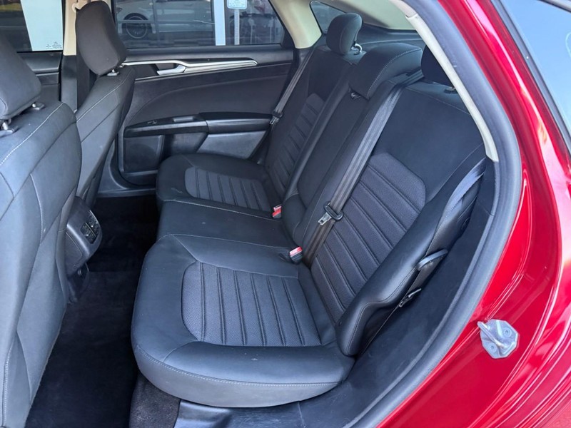 Ford Fusion Vehicle Image 11