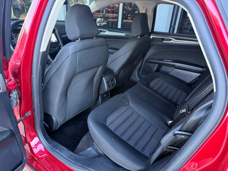 Ford Fusion Vehicle Image 12