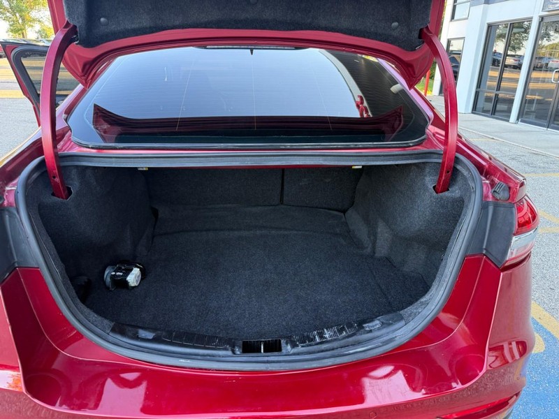 Ford Fusion Vehicle Image 13