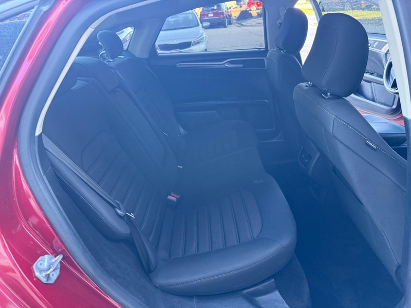 Ford Fusion Vehicle Image 14