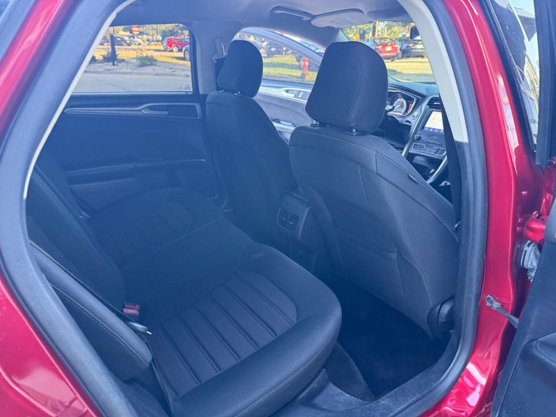 Ford Fusion Vehicle Image 15