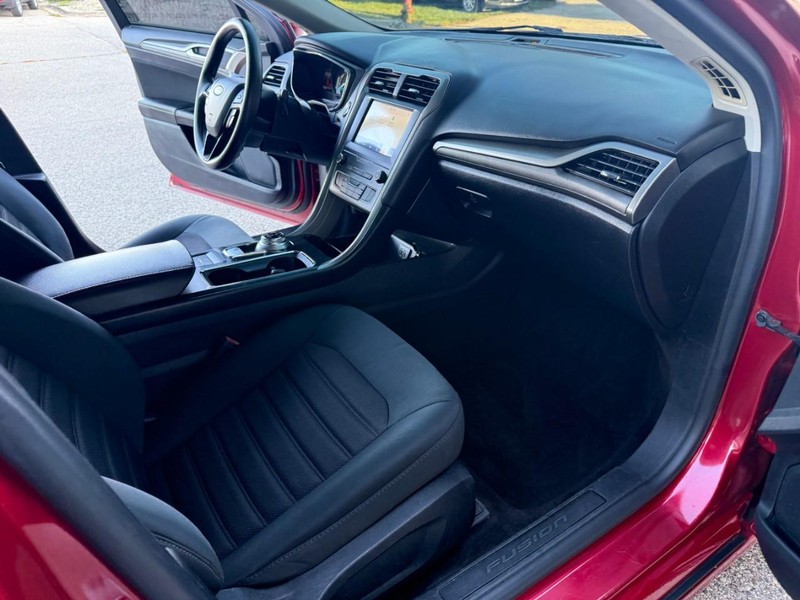 Ford Fusion Vehicle Image 17