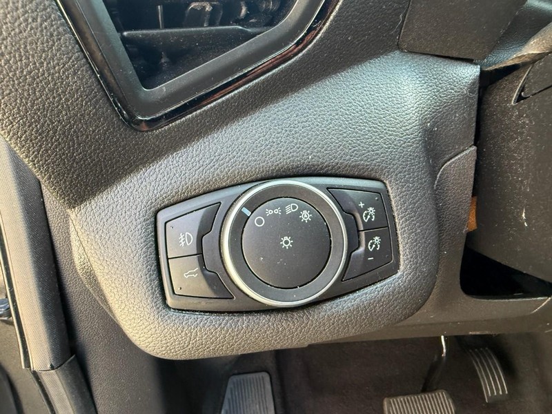 Ford Escape Vehicle Image 19