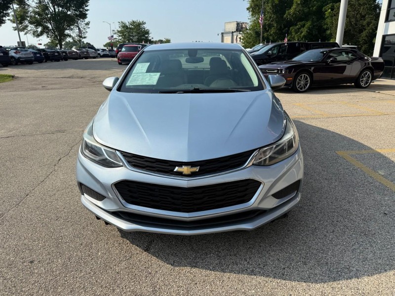 Chevrolet Cruze Vehicle Image 02