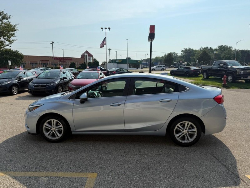 Chevrolet Cruze Vehicle Image 08