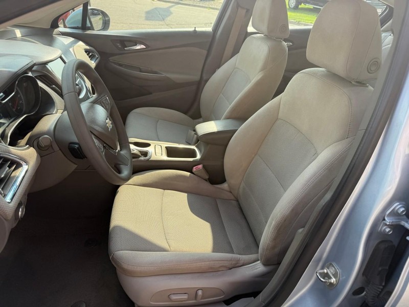 Chevrolet Cruze Vehicle Image 09