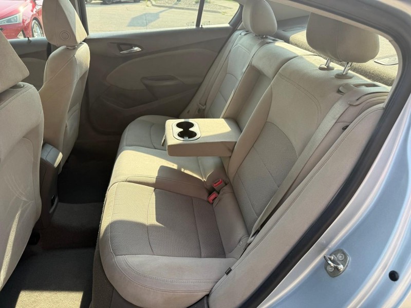 Chevrolet Cruze Vehicle Image 11