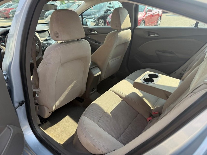 Chevrolet Cruze Vehicle Image 12