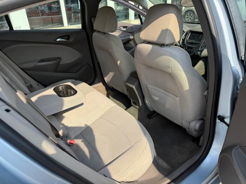 Chevrolet Cruze Vehicle Image 14