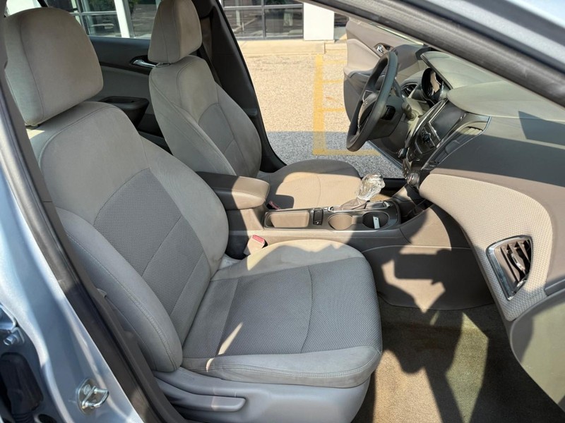 Chevrolet Cruze Vehicle Image 15