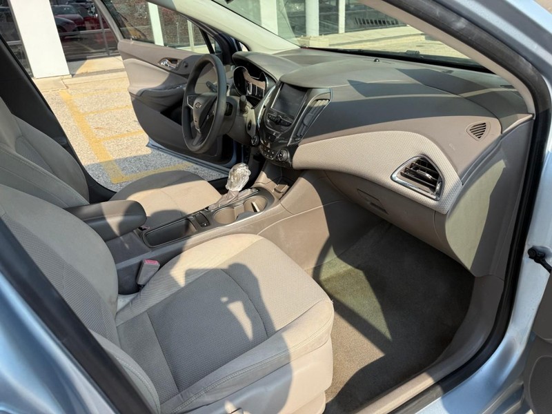 Chevrolet Cruze Vehicle Image 16