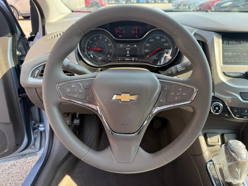 Chevrolet Cruze Vehicle Image 17