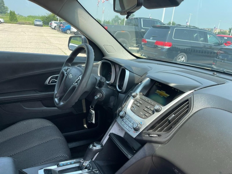 Chevrolet Equinox Vehicle Image 02