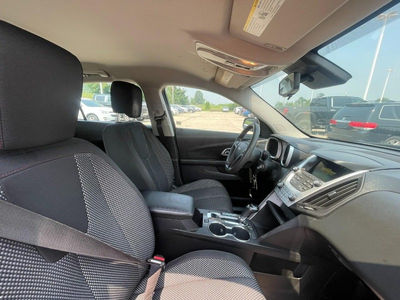 Chevrolet Equinox Vehicle Image 03