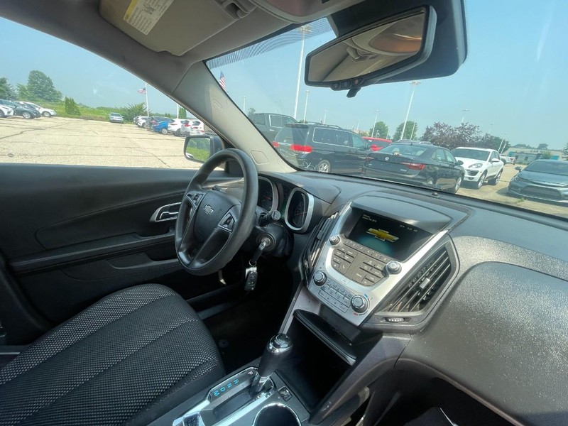 Chevrolet Equinox Vehicle Image 05