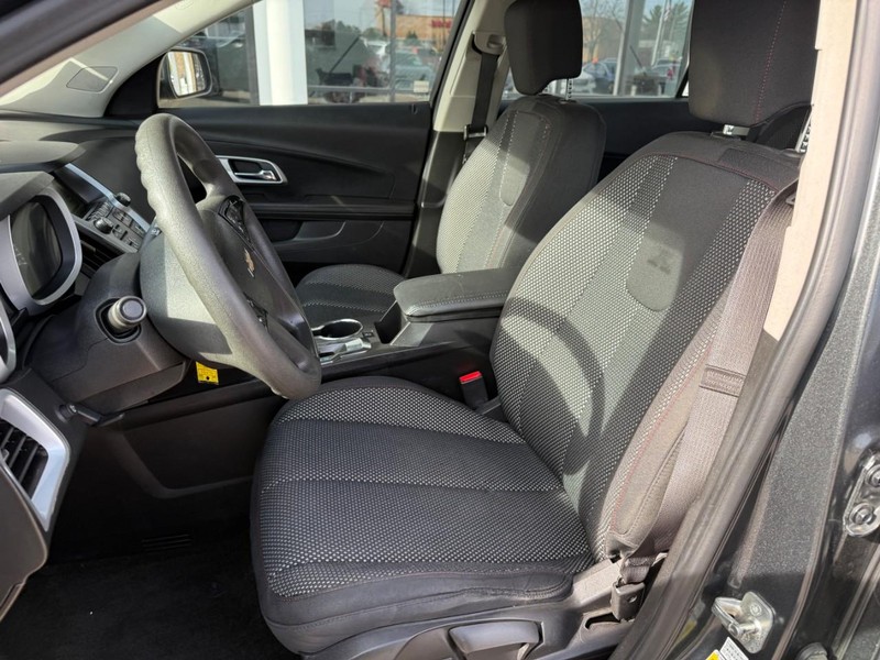 Chevrolet Equinox Vehicle Image 09