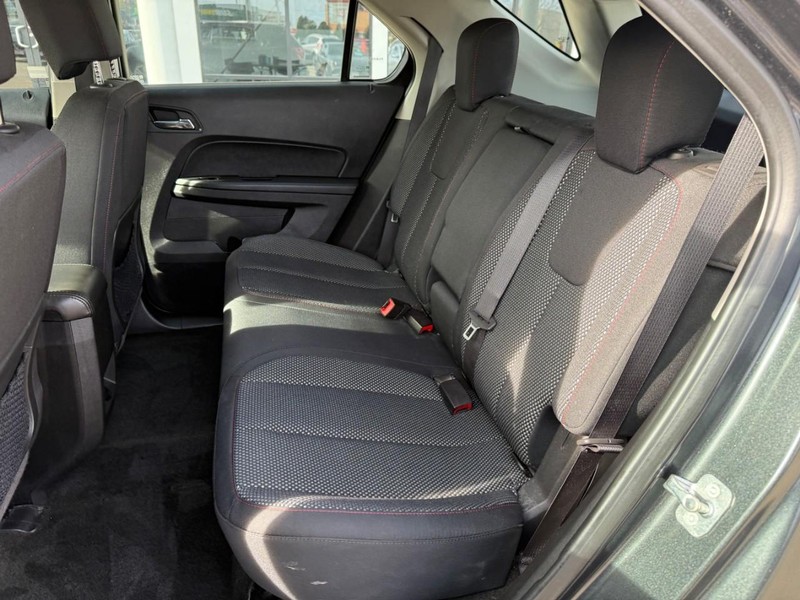 Chevrolet Equinox Vehicle Image 11