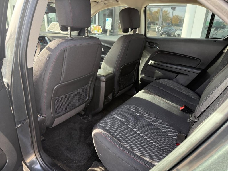 Chevrolet Equinox Vehicle Image 12