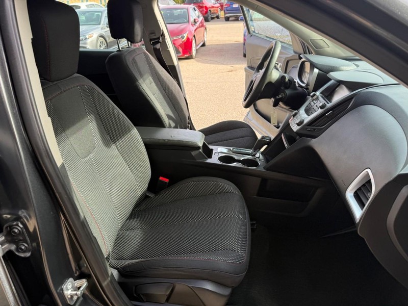 Chevrolet Equinox Vehicle Image 16