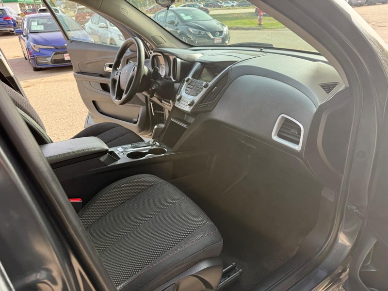 Chevrolet Equinox Vehicle Image 17