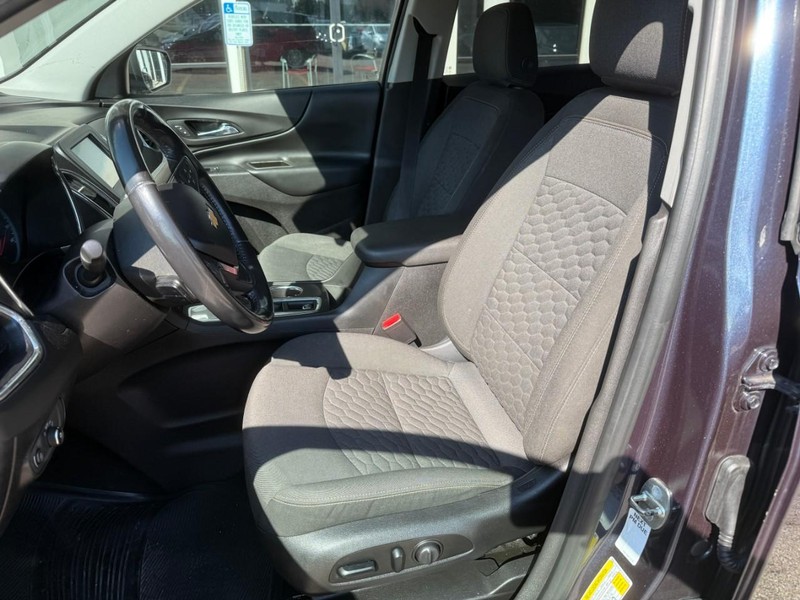Chevrolet Equinox Vehicle Image 09