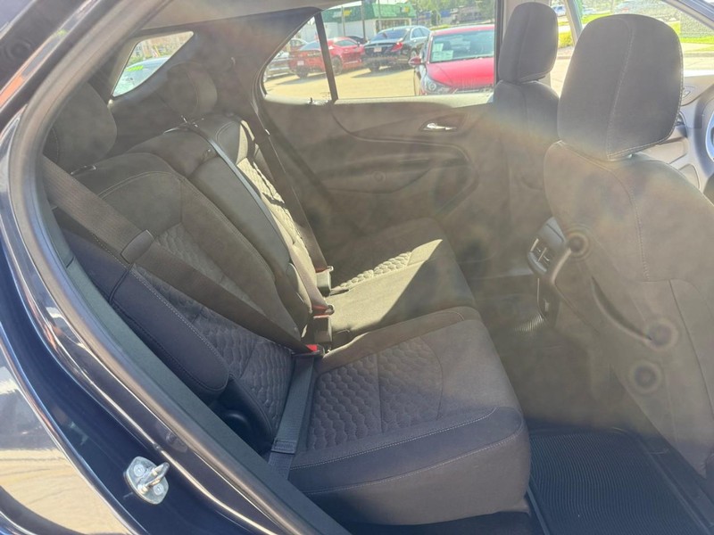 Chevrolet Equinox Vehicle Image 15