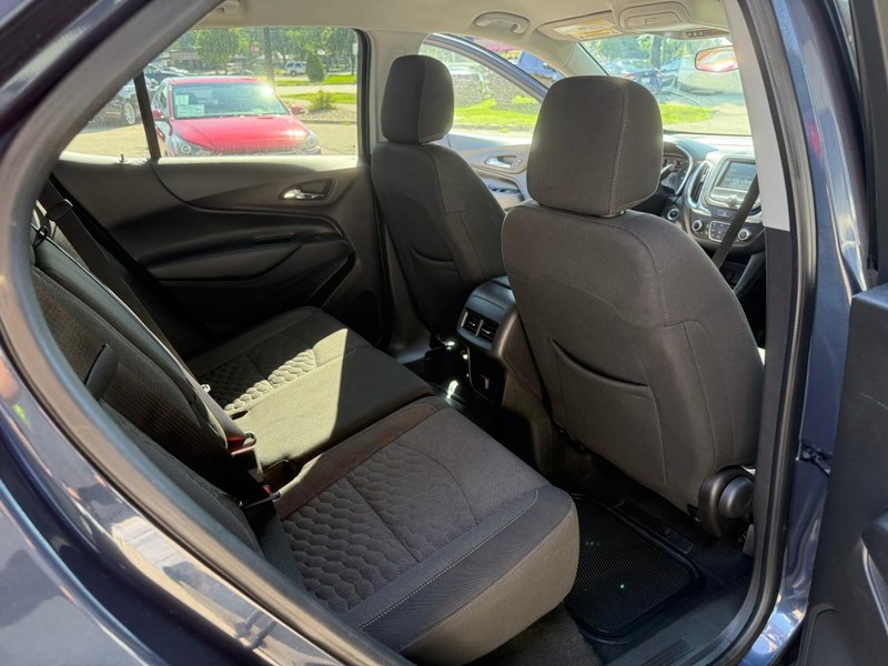 Chevrolet Equinox Vehicle Image 16