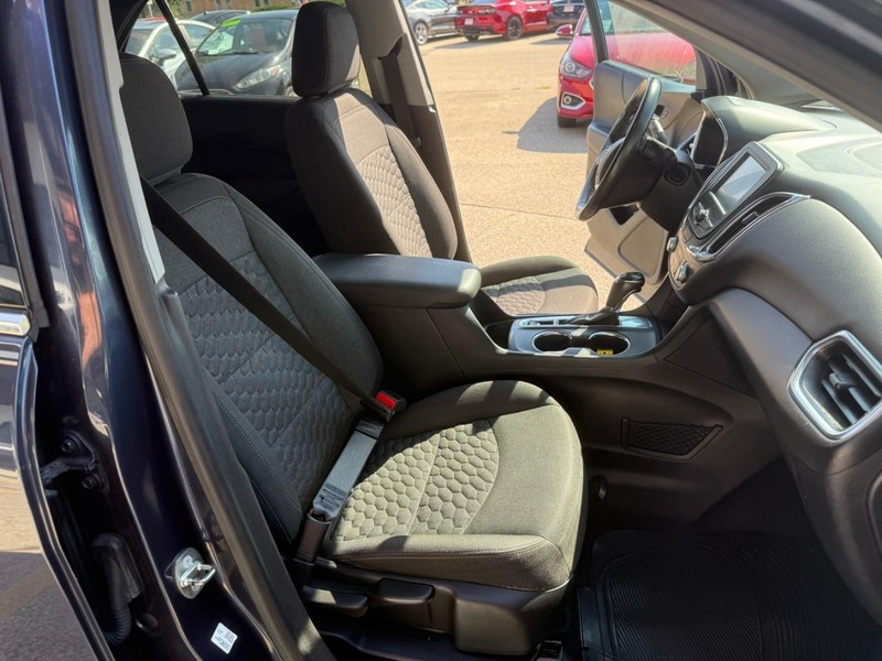 Chevrolet Equinox Vehicle Image 17