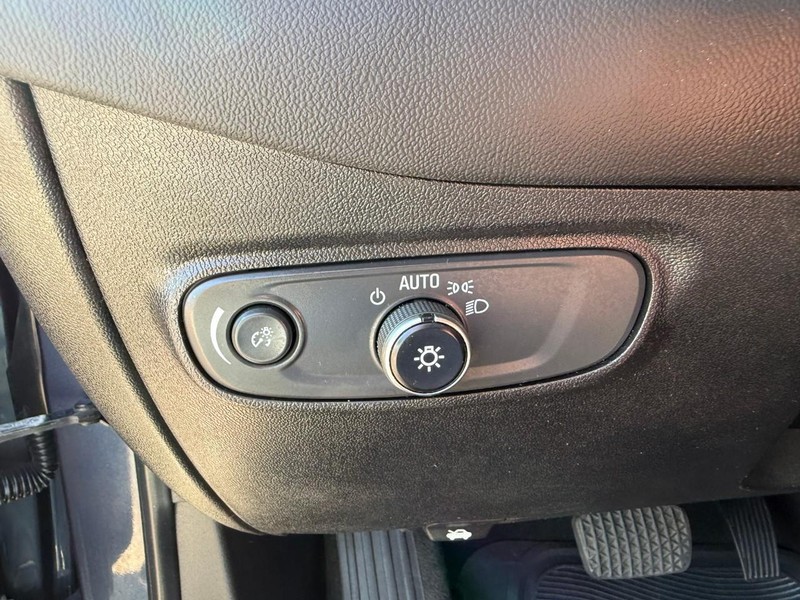 Chevrolet Equinox Vehicle Image 20