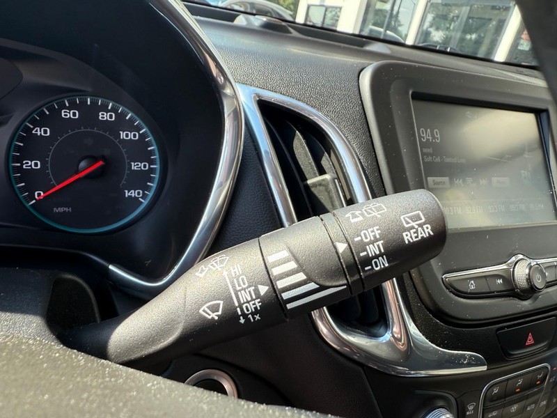 Chevrolet Equinox Vehicle Image 24