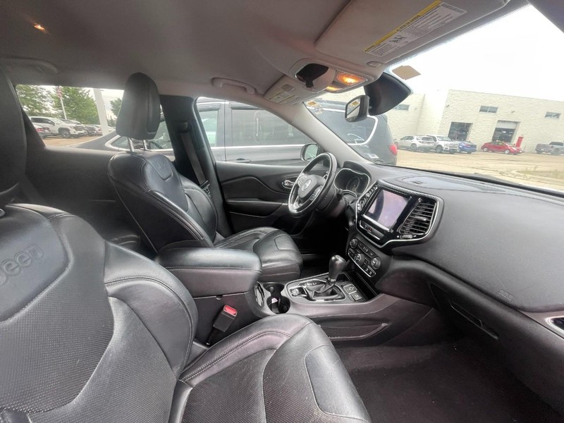 Jeep Cherokee Vehicle Image 03