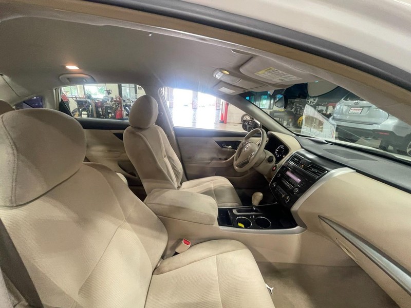 Nissan Altima Vehicle Image 03
