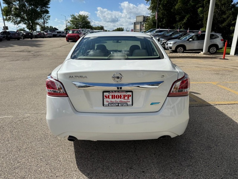 Nissan Altima Vehicle Image 06