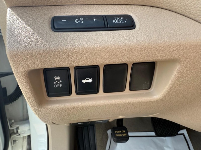 Nissan Altima Vehicle Image 17