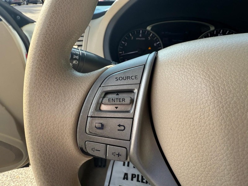Nissan Altima Vehicle Image 19