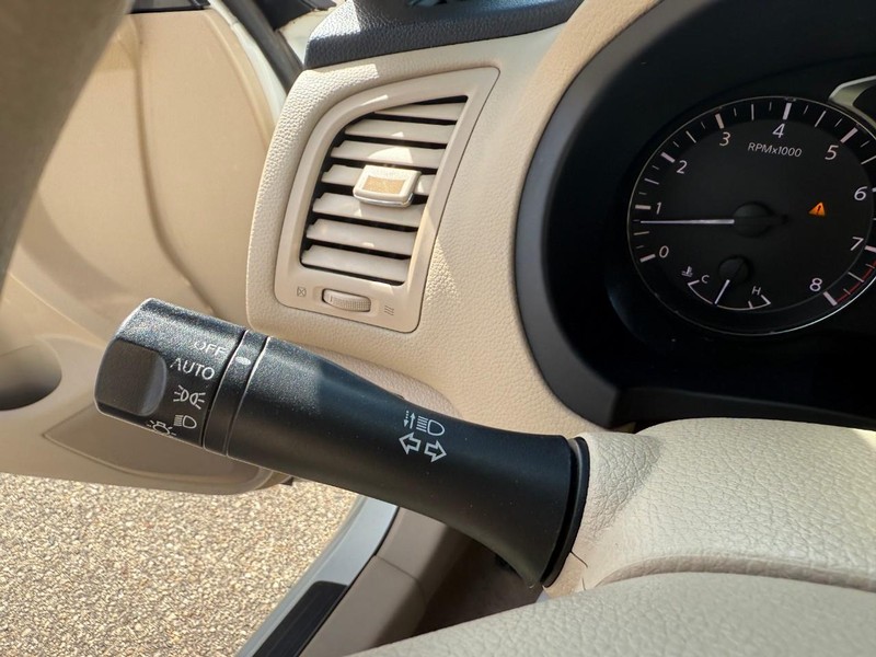 Nissan Altima Vehicle Image 20