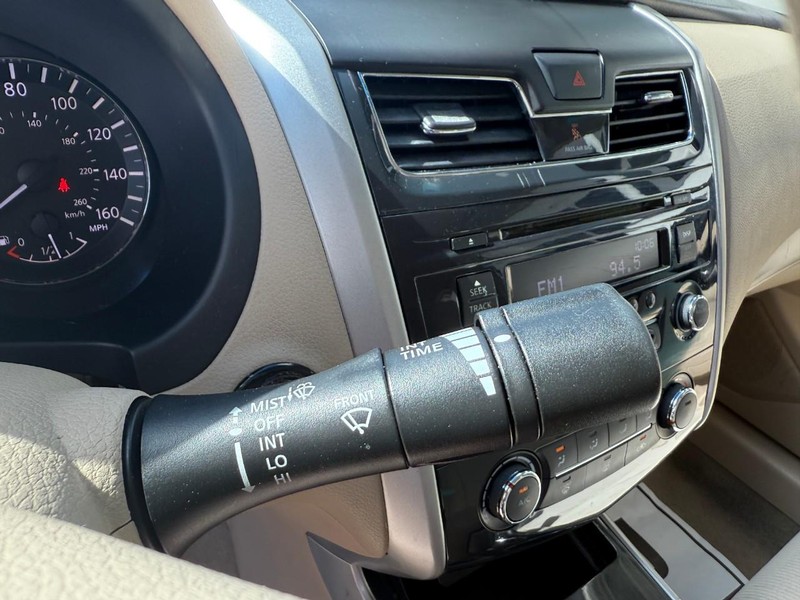 Nissan Altima Vehicle Image 21