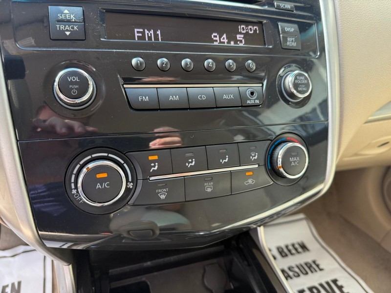 Nissan Altima Vehicle Image 24