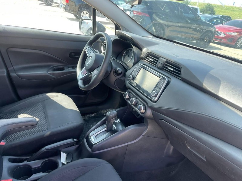 Nissan Versa Vehicle Image 02