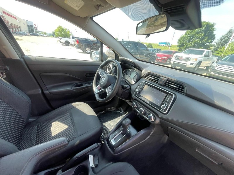 Nissan Versa Vehicle Image 05